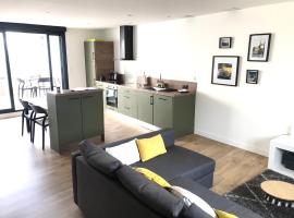 Agréable maison de village avec garage & terrasse, hotel i Lespignan