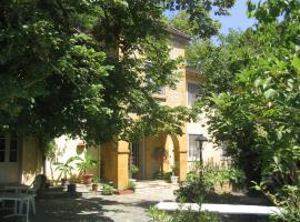 Le Petit Chaperon Rouge – hotel w mieście Coux-et-Bigaroque