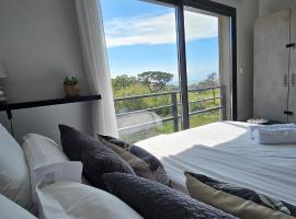 Grand & beau studio climatisé vue sur mer, hotel in Propriano