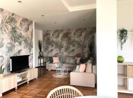 MY HUMBLE HOUSE: appartamento con vista lago e giardino uso esclusivo, hotel a Oggiono