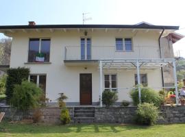 Casa del picchio – tani hotel w mieście Miagliano