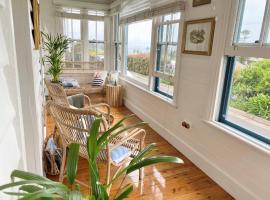 Cosy coastal cottage- Allwood Harbour, hotel with parking in Kiama