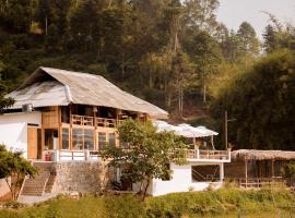 Le Chalet Homestay, country house in Bắc Hà