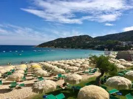 Seaside apartment Baja Sardinia - 6pl July - 150 m from smeraldo beach