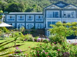 Serenity Ocean Lodge, hotel Wildernessben