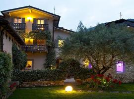 B&B Casa del Nonno โรงแรมในAdrara San Rocco