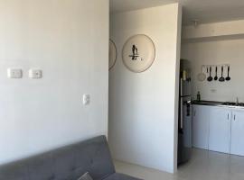 2tp-27 Apartment with 3 bedrooms near Castillo San Felipe with wifi and pool, лодж у місті Картахена-де-Індіас