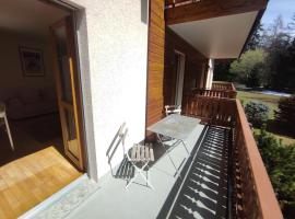 Family friendly 2-Bedroom near Golf & Ski slopes, hótel í Lens