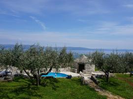 Holiday Home Marino with Private pool and Sea View, hotell med pool i Ravni