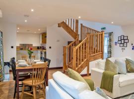 Stainsborough Hall Holiday Cottages, holiday home in Wirksworth