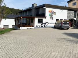 La Irmania Pension, hotel with parking in Ledenitzen