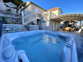 Villa Fjera with a sea view, hot tubs, terrace, BBQ