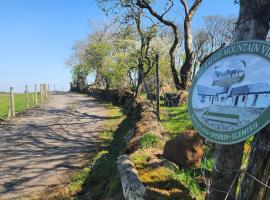 Belraugh Mountain View Hot Tub Lodges, hotel u gradu Garvagh