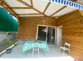 Bungalow charmant à Schoelcher avec jardin clôturé