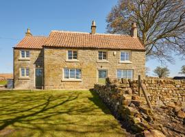 Host & Stay - Lop Hall, hotel in Danby