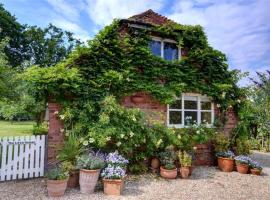 The Little House, hotel with parking in Rolvenden