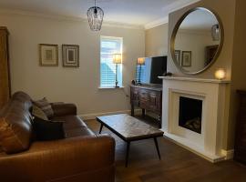 Stunning Beverley Bungalow w Fireplace, private parking, and garden、ベバリーの別荘