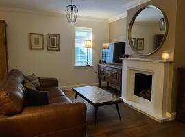 Stunning Beverley Bungalow w Fireplace, private parking, and garden, villa in Beverley