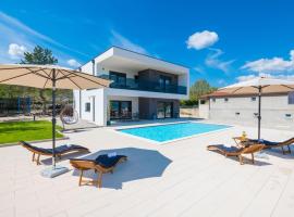 Villa HILL Grubine - NEW - with pool, Hotel in Kamenmost
