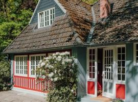 Cottage auf idyllischem Landsitz mit Parkanlage, hotel familiar en Negernbötel