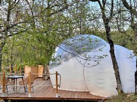 Fun'ambulle, kamp sa luksuznim šatorima u gradu Féneyrols