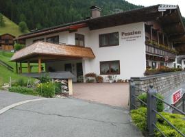 Ferienwohnungen Pension Prünster, hotel v mestu Maria Luggau