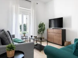 Leones Home, parking y vistas al río