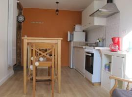 POLIGNY : appartement refait à neuf !, hotel en Poligny