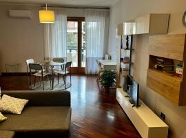 INTERO APPARTAMENTO EUR Torrino NUOVO LiFeHome, hotel in zona Euroma 2, Roma