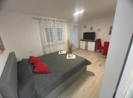 Apartments D, hotell i Premantura