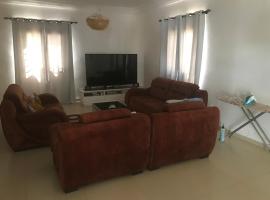 Villa chez ibou somone, caba&ntilde;a o casa de campo en Somone