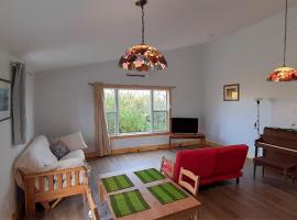 Beautiful Home on Sunny Acreage, hotell i Lunenburg