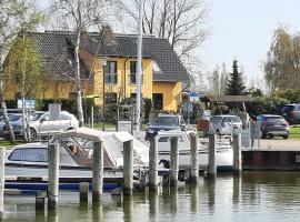 Ferienhaus-Bodden, hotel in Saal