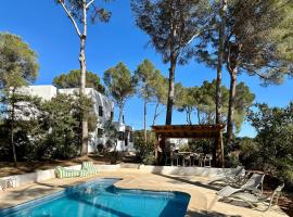 Spacious & Luxury villa in centre Ibiza、サンタ・ヘルトゥルディス・デ・フルテラのラグジュアリーホテル
