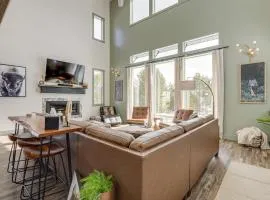 Modern Island Park Cabin about 23 Mi to Yellowstone!