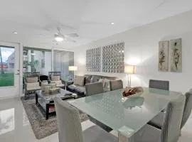 1st Floor Condo w Beautiful Resort Grounds! Heated Pools Hot Tub Tennis Courts