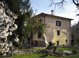 San Processo Agriturismo، فندق مع موقف سيارات في كاستل ديل بيانو