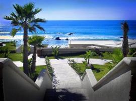 'Luxury Oceanfront Penthouse with Pools, Jacuzzis and Spectacular Ocean Views', hotel de golf en Rosarito