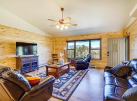 Cañon City Vacation Rental with Stunning Views!, lavprishotell i Canon City
