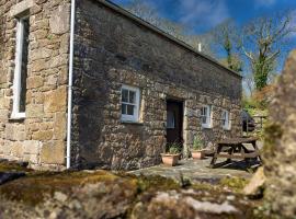 Beautiful Cornish barn in the stunning Lamorna valley with large garden, apartment in Paul