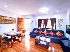 2 Bedroom Apartment ~ 5 Minutes to Grand Mall, παραθεριστική κατοικία σε Liloan