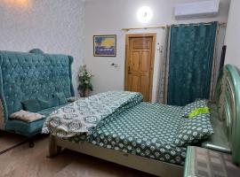 3 Bedroom House right In-between Twin Cities, chata v destinácii Rawalpindi