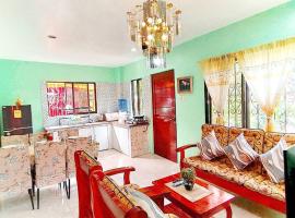 Family Friendly Entire House 4 minutes to Beach, alquiler vacacional en Liloan