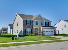 Spacious Home with Fireplace - Near Golf!, hotel v destinaci Brownsburg