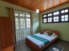 Hunasfalls Homestay, hotel with parking in Kandy