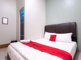 RedDoorz near Hang Nadim Batam Airport، مكان مبيت وإفطار في نونغْسا