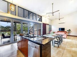 'Troppo' Darwin Designer Luxury Boutique Home, hotel in Parap