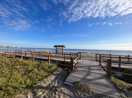 facing the sea --- Casalabate, готель у місті Казалабате