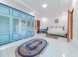 Biru Homestay Bandung Mitra RedDoorz, hotel di Dago Pakar, Bandung