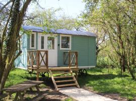 The Woodpecker shepherd hut, vacation rental in Elmswell